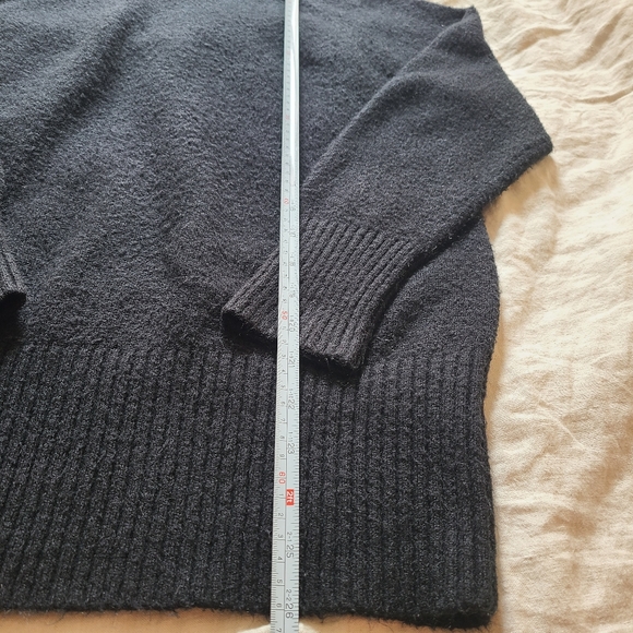 Simons Icone Women's Chic Black Winter Oversized Turtleneck Sweater - Picture 9 of 10